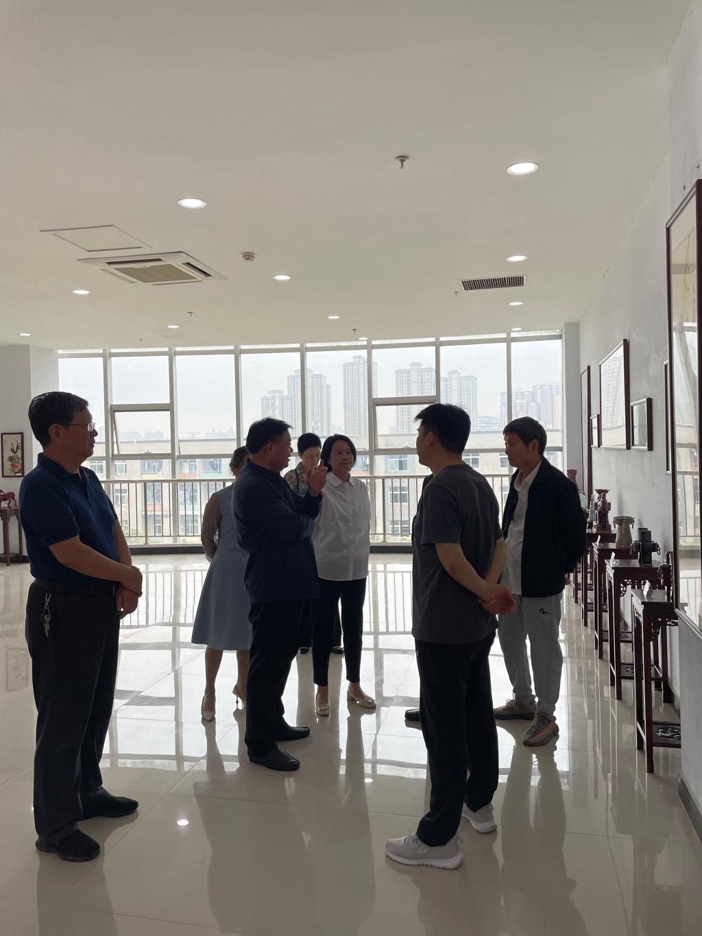 13.院长杨德岭对两位大师的讲解表示高度肯定,并提出希望